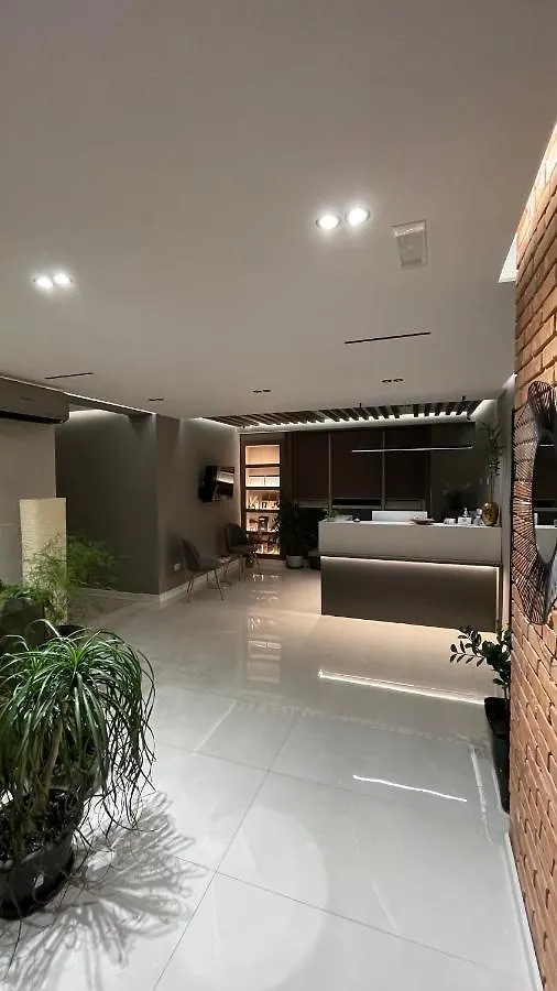 Hotel Oresti Center Τίρανα