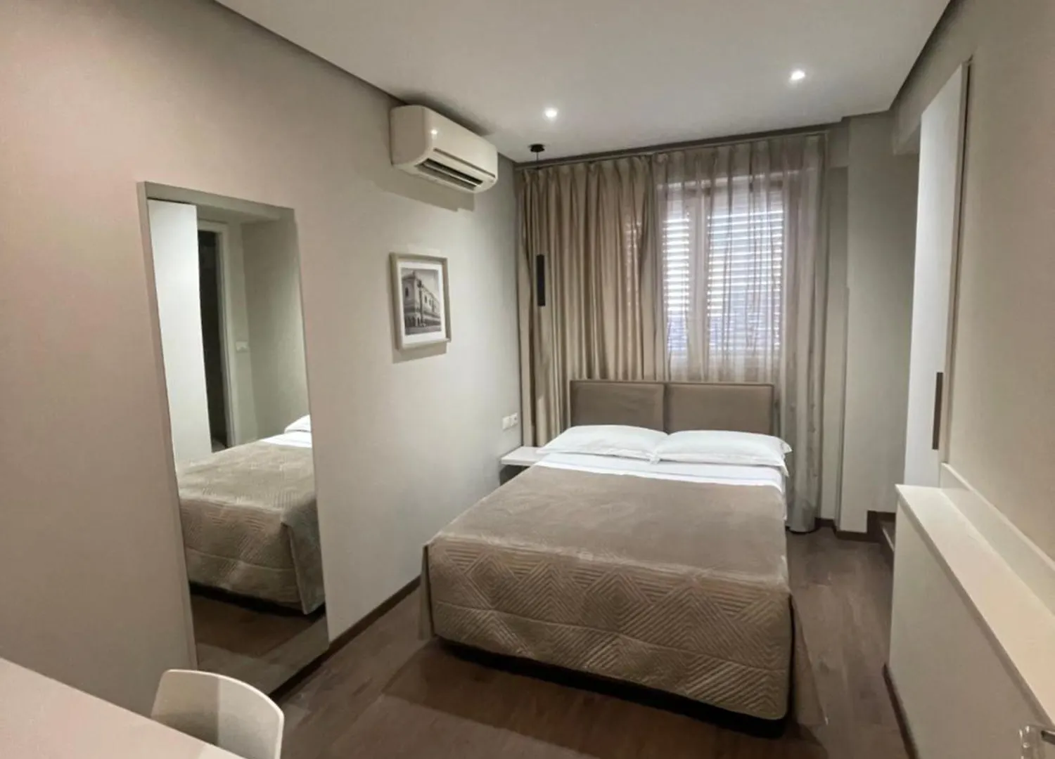Hotel Oresti Center Τίρανα 3*,  Αλβανία