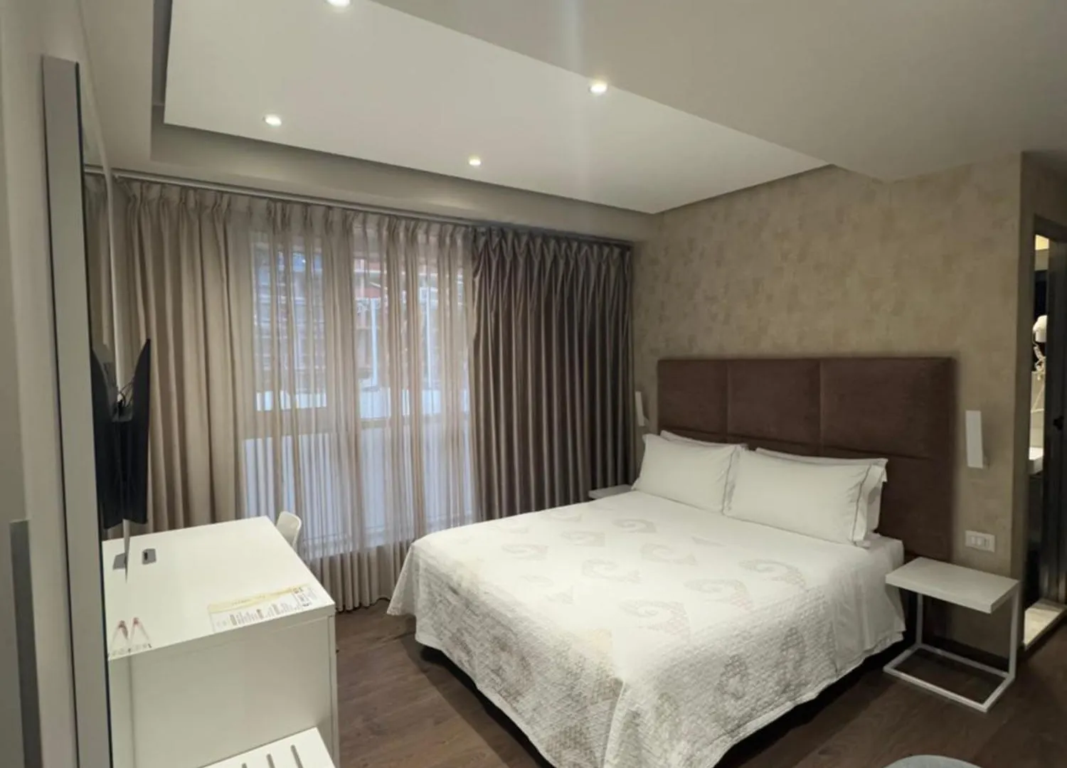 Hotel Oresti Center Τίρανα