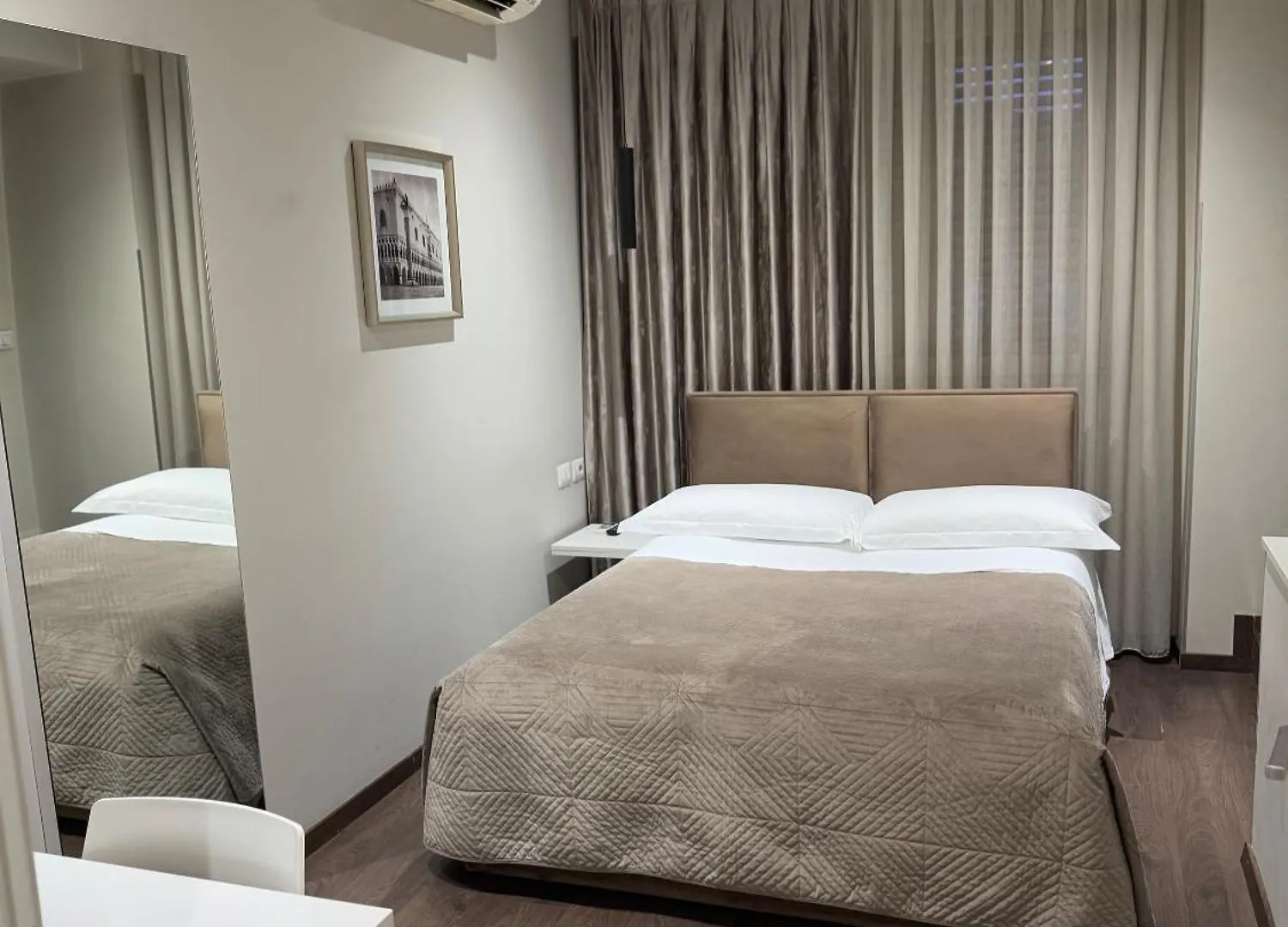 Hotel Oresti Center Τίρανα