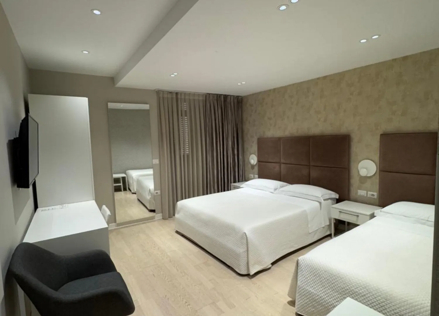 Hotel Oresti Center Tirana 3*,