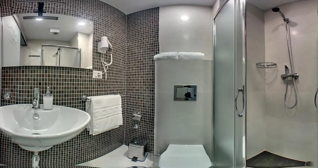 Hotel Oresti Center Tirana 3*,  Albania
